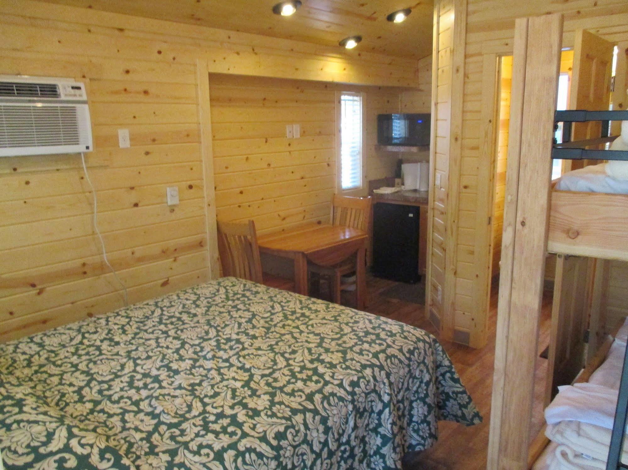 Tahoe Valley Hotel 2*